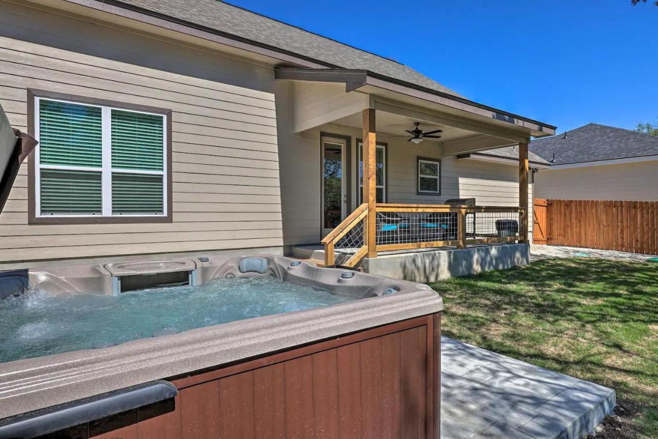 Convenient Cute Cottage Hot Tub Fire Pit Sleeps 6 Canyon Lake Luaran gambar